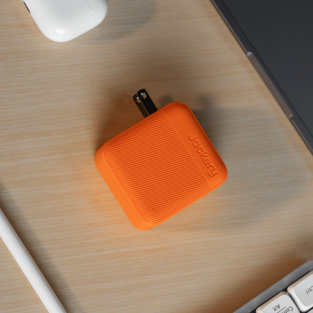 Jackery 102W GaN 3-Port Fast Charger USB-C PD3 PPS Compact Travel Charger for Home Office