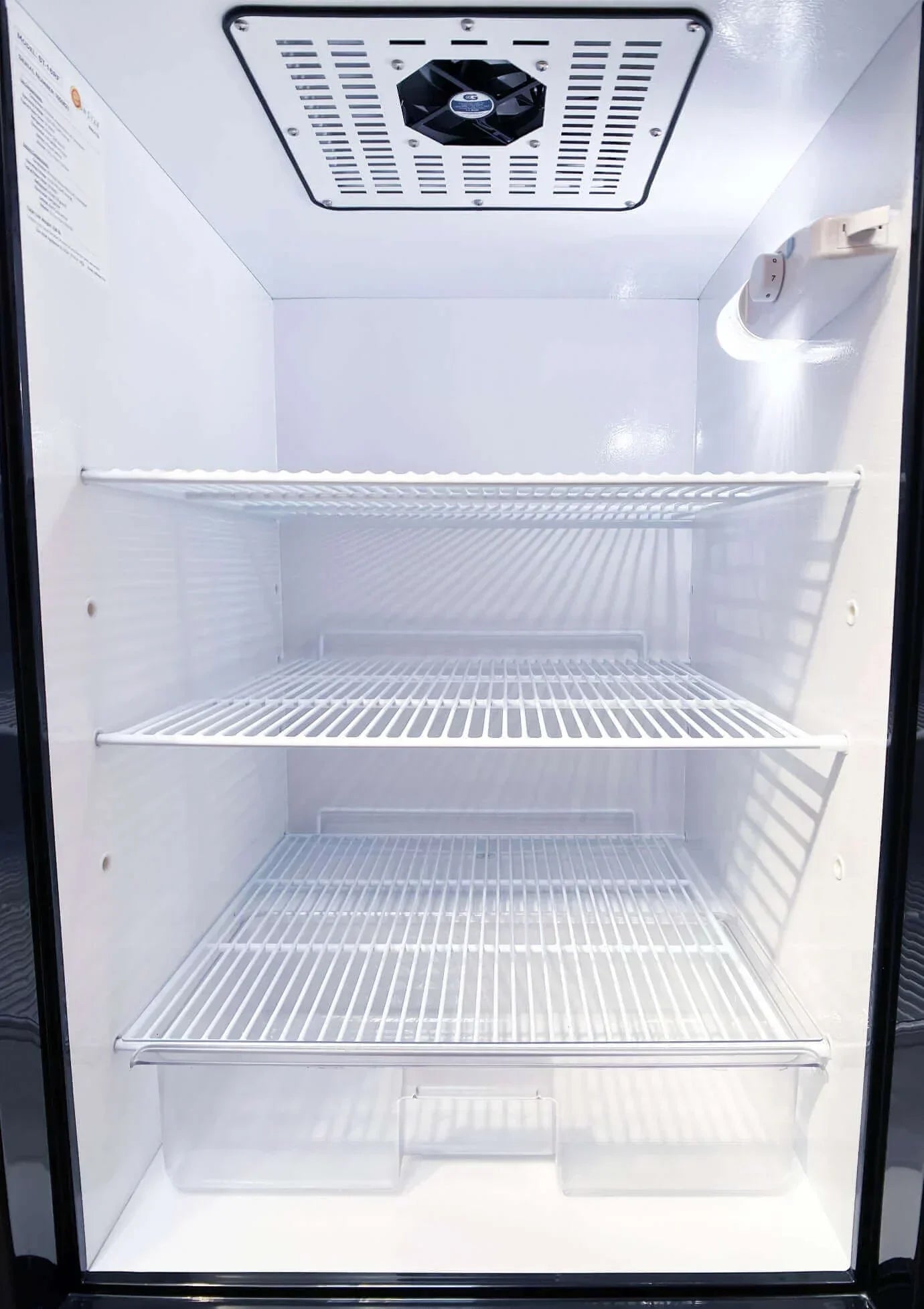 SunStar 16CU Solar/DC Refrigerator - Black ST-16R-B