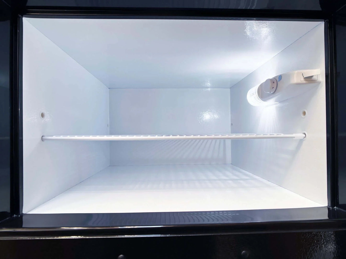 SunStar 16CU Solar/DC Refrigerator - White ST-16RF-W